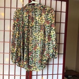 H&M lightweight long sleeve floral top. Size small.